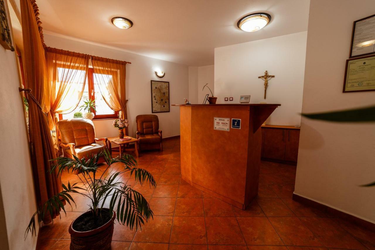Pensiunea Eva Acomodação com café da manhã Sovata Exterior foto